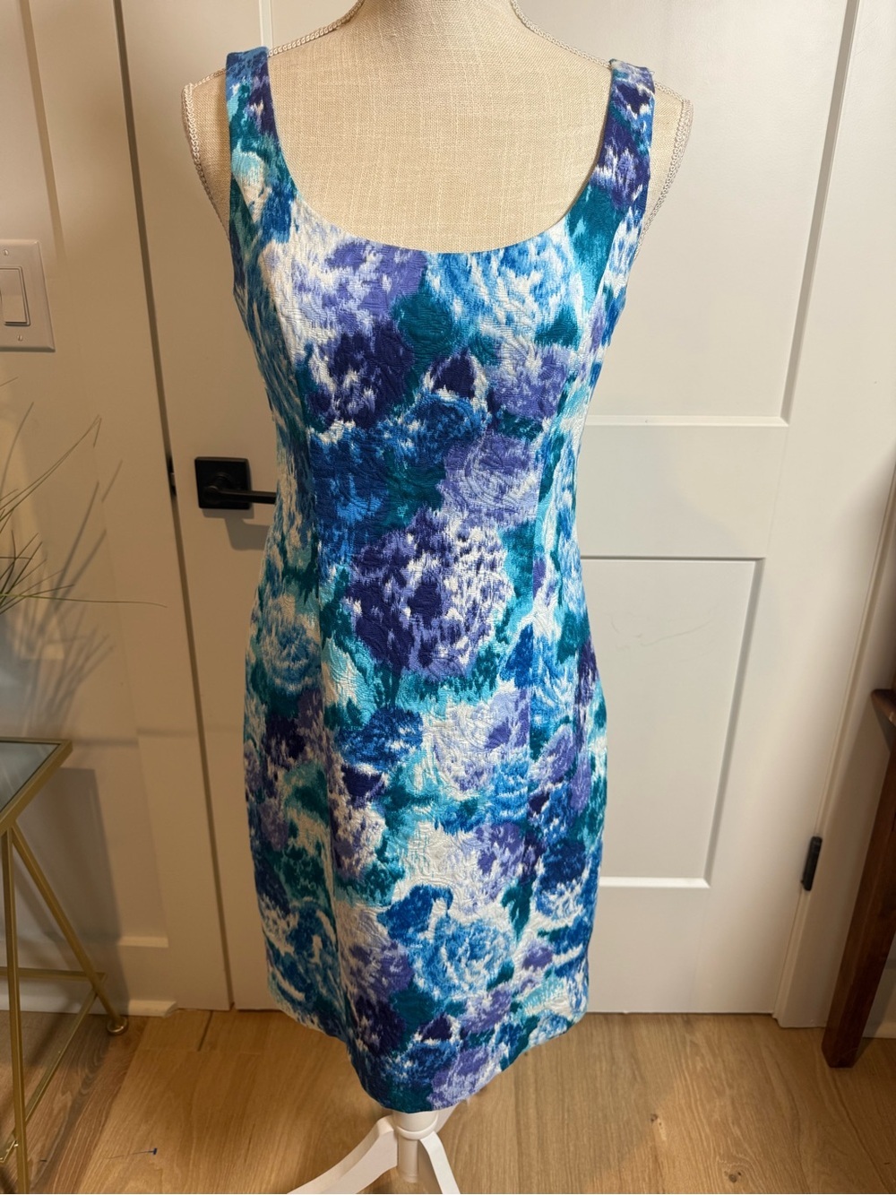 Muse Blue Floral Open Back Sheath Dress Women’s Size 4 Cotton Lined Cocktail Dre
